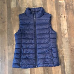 Gap  Vest new with tag